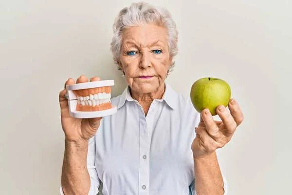 ایمپلن دندان برای سالمندان